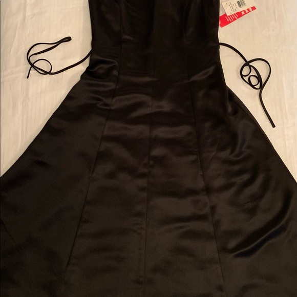 Black satin v-neck fit and flare sleeveless long dress. NWT - Picture 2 of 9